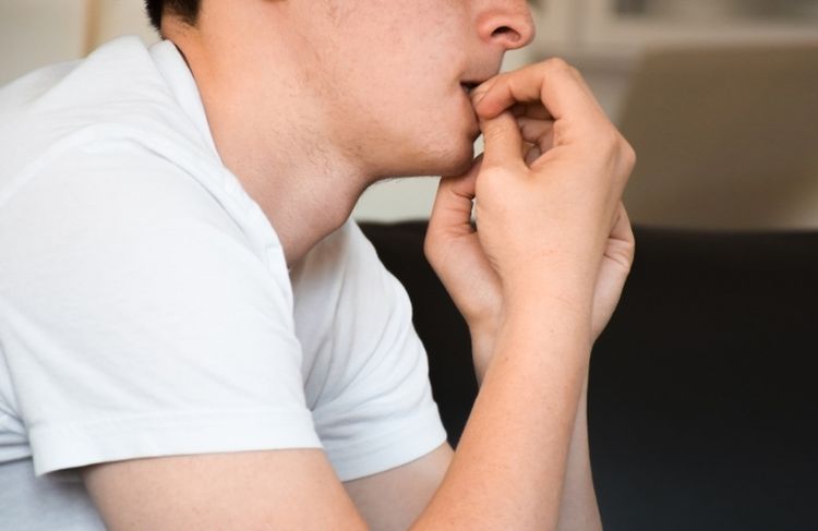 焦慮症會胸悶心悸嗎？3分鐘看懂症狀、原因與緩解方法